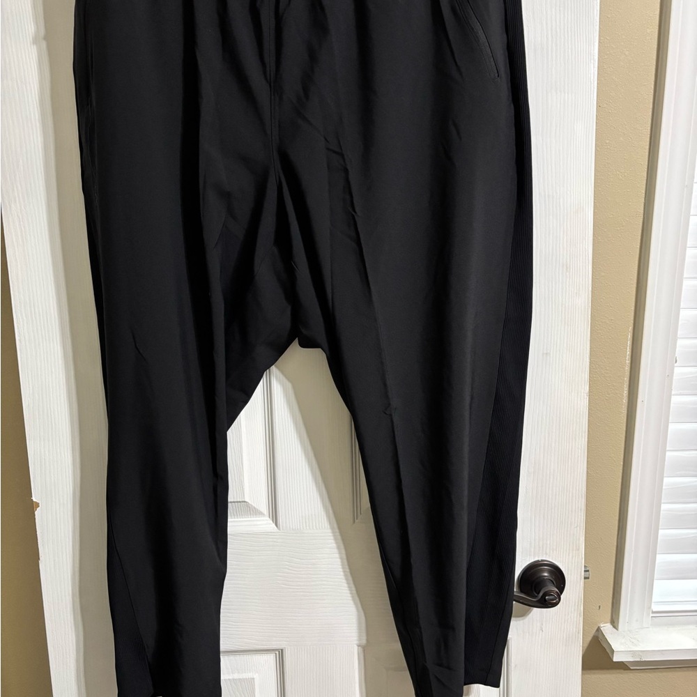 Livi Active Black Track Pants with Relaxed Fit size 22/24
